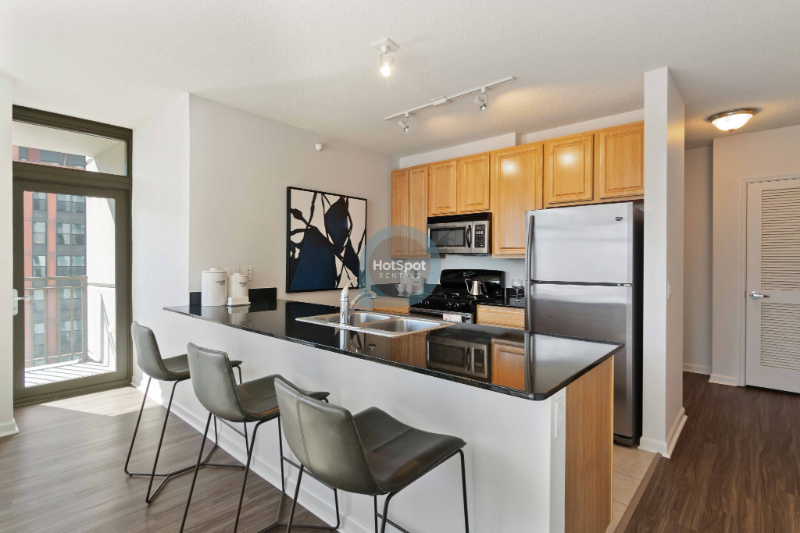 342 N Desplaines St - Photo 2 of 13