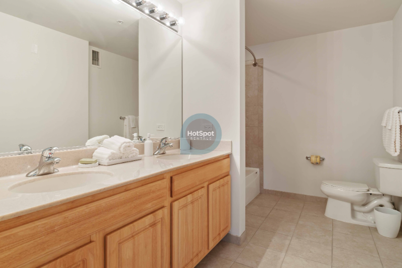 342 N Desplaines St - Photo 7 of 13