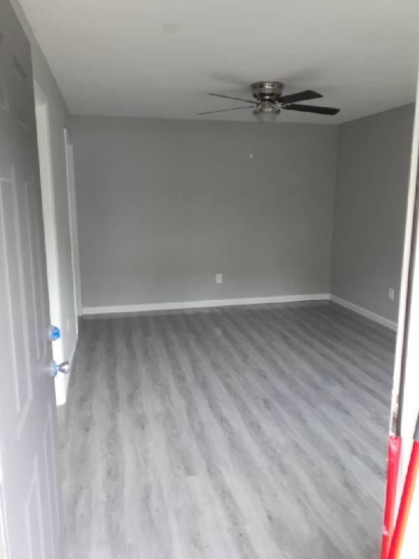 523 Sleepy Hollow Rd - Photo 2 of 8