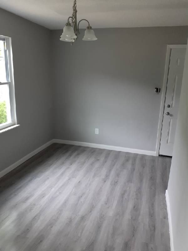 523 Sleepy Hollow Rd - Photo 3 of 8