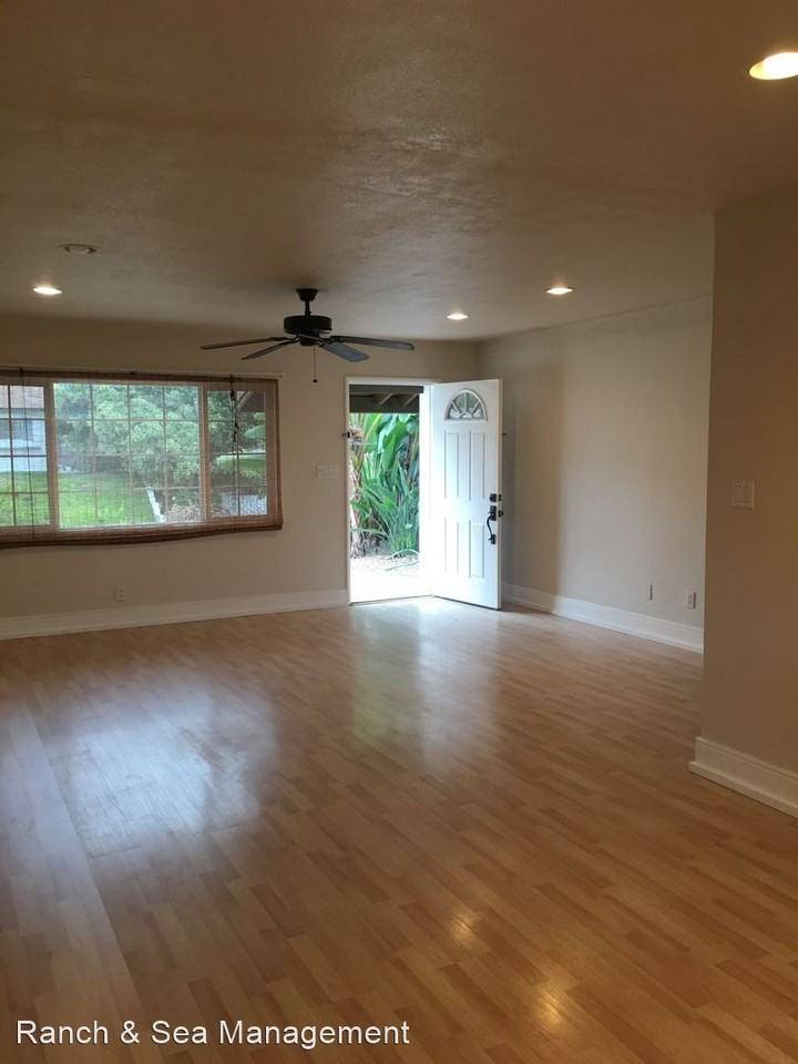 313 Camelot Dr - Photo 3 of 11
