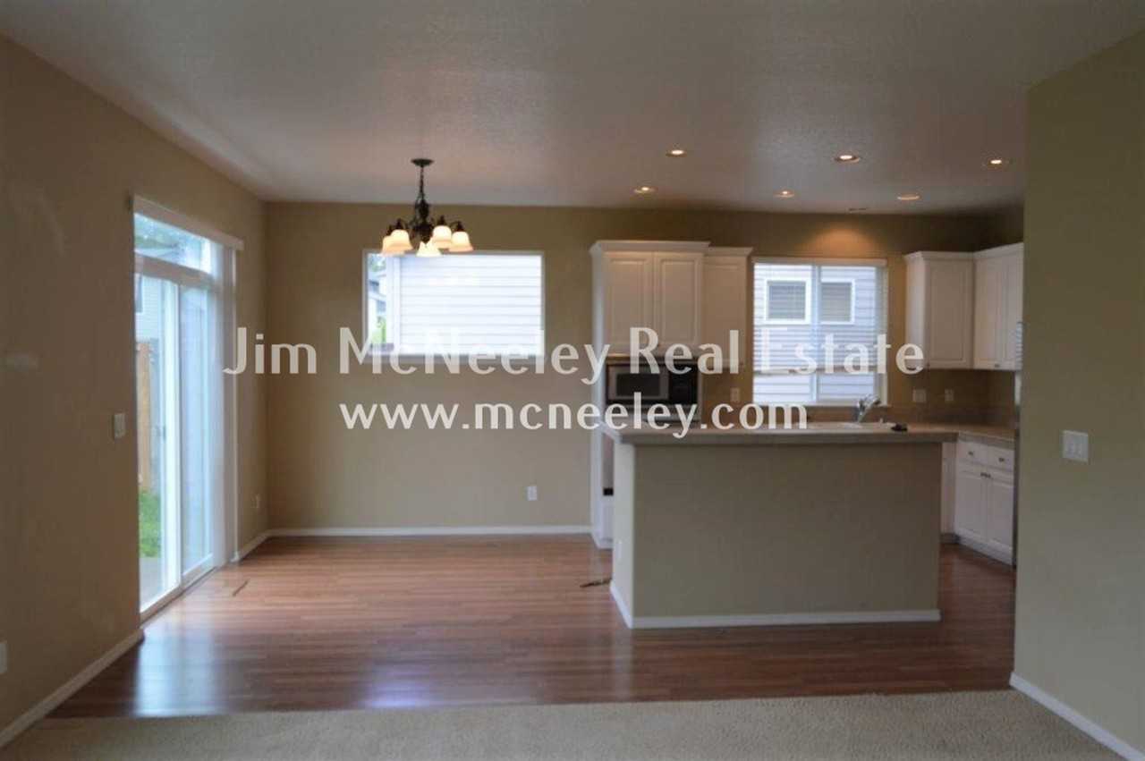 1063 Se Wenlock Ave - Photo 2 of 21