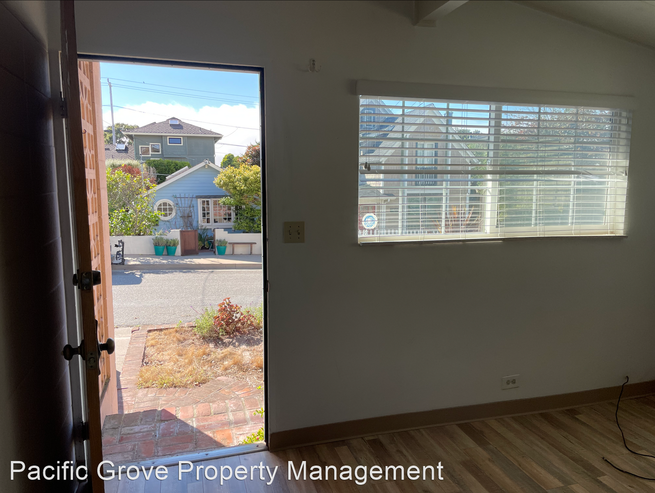 411 7th St - Photo 3 of 13