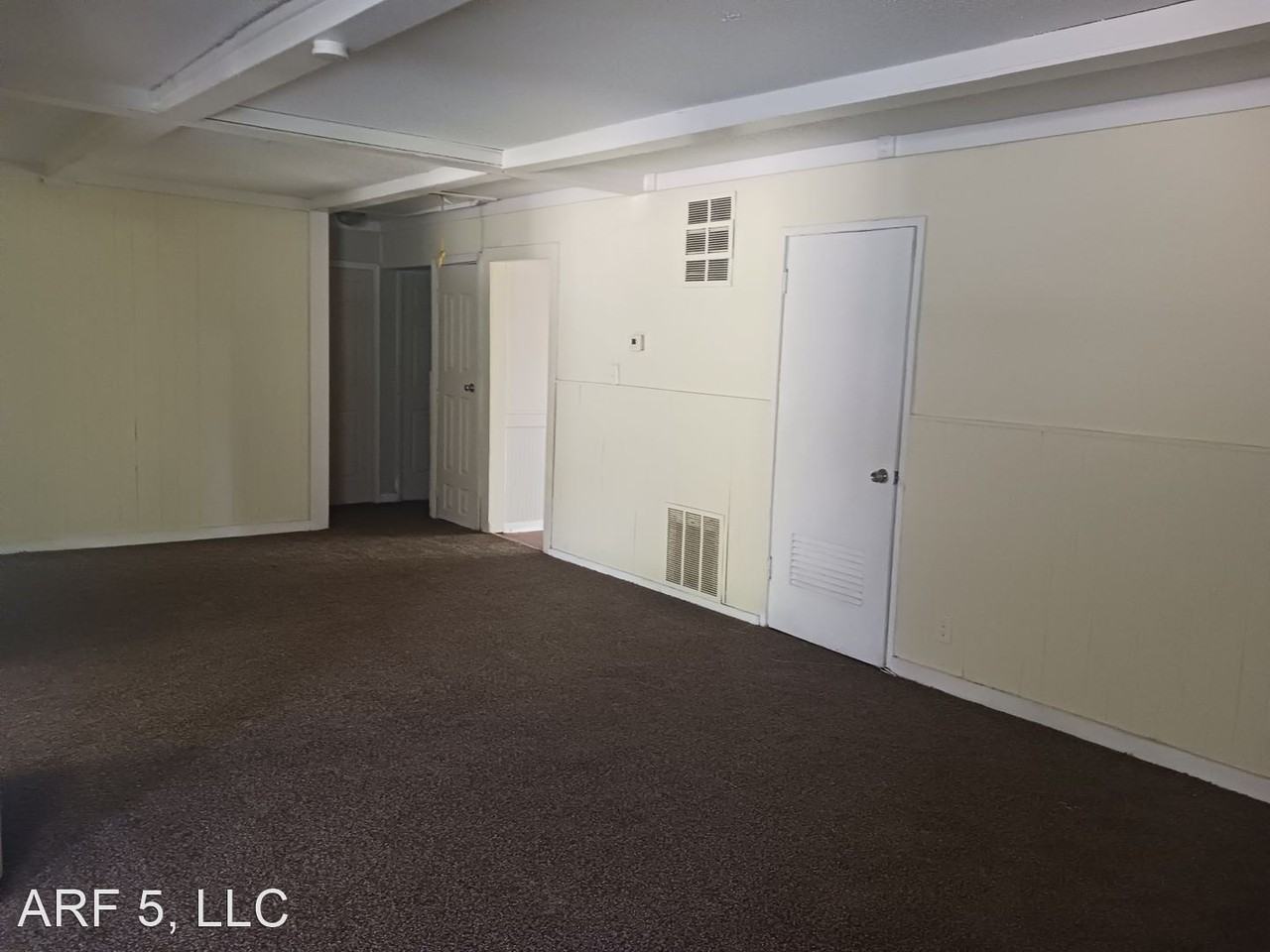 2407 Woodend Ave - Photo 3 of 9