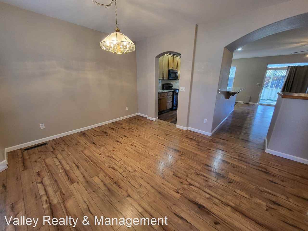 1314 Penn Ln - Photo 2 of 11