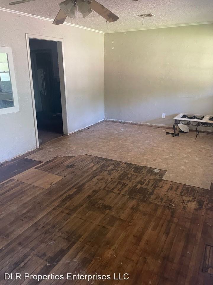 6238 E Oklahoma Pl - Photo 2 of 5