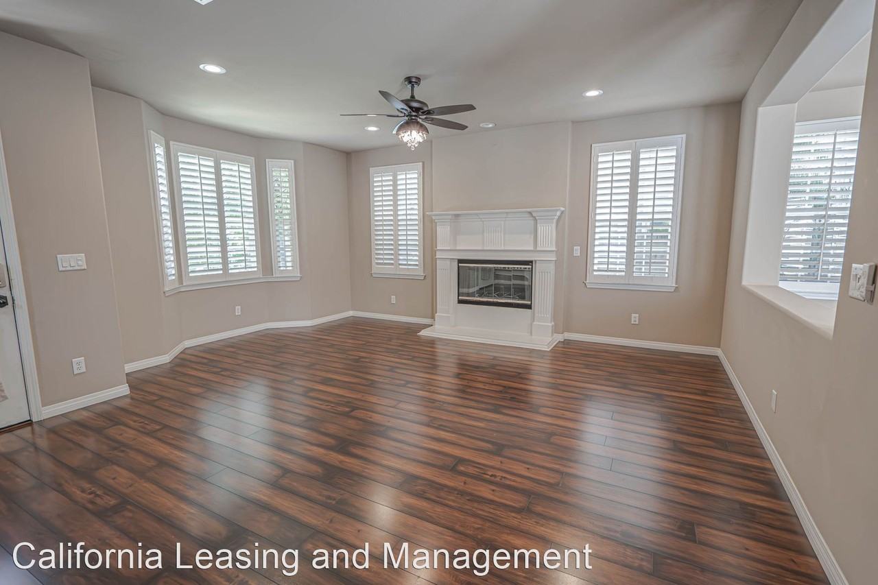 27035 Edgewater Ln - Photo 3 of 38