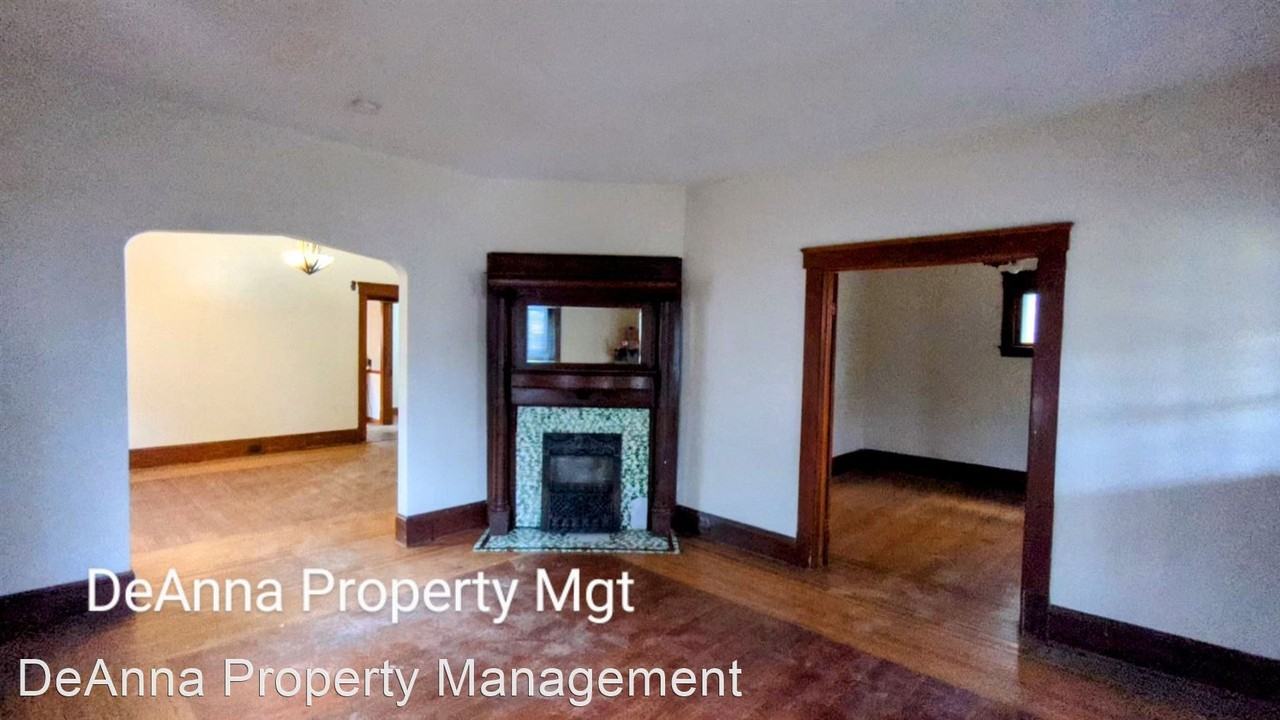 3421 Mapledale Ave - Photo 3 of 11