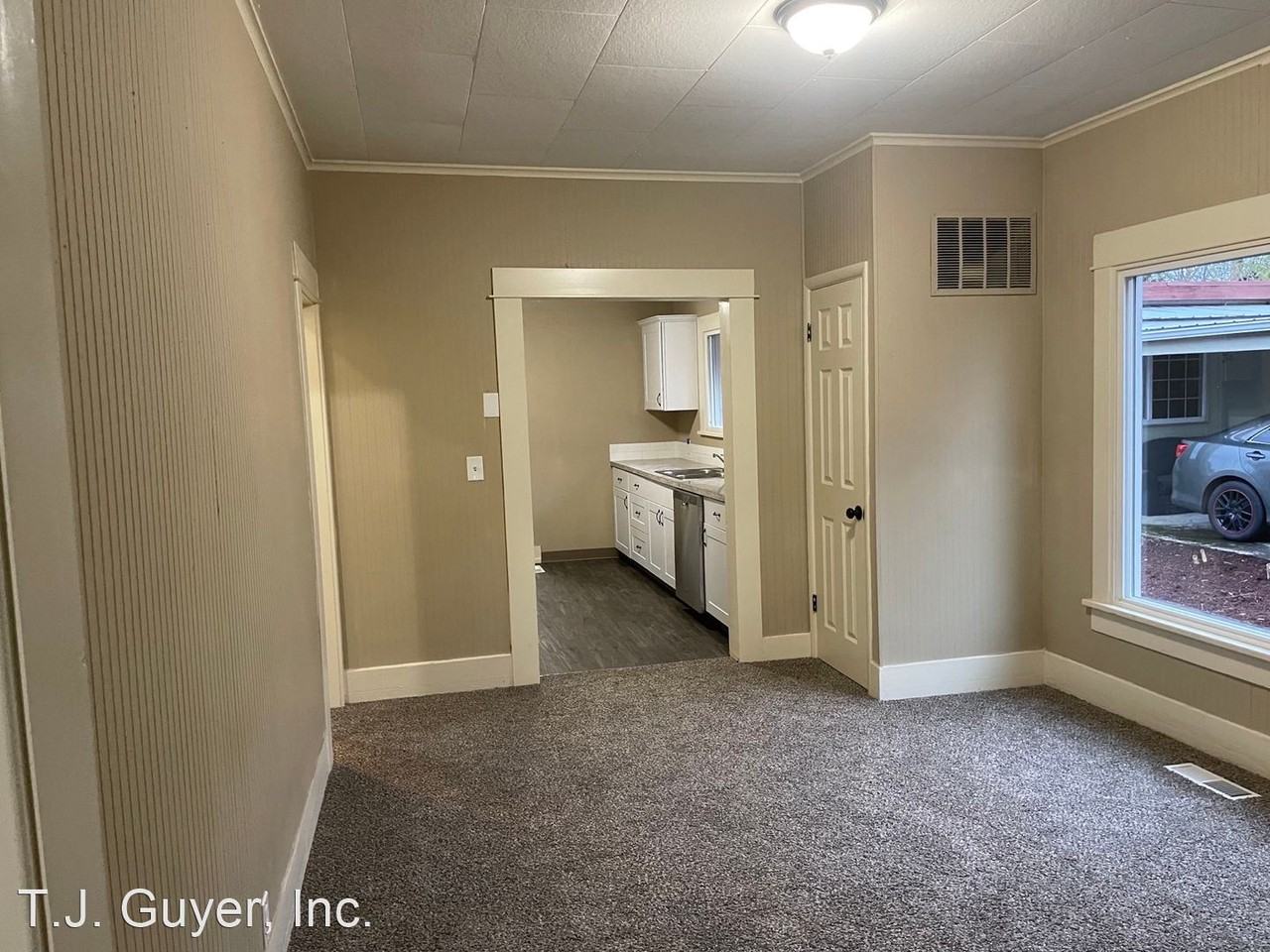 714 G St - Photo 3 of 12