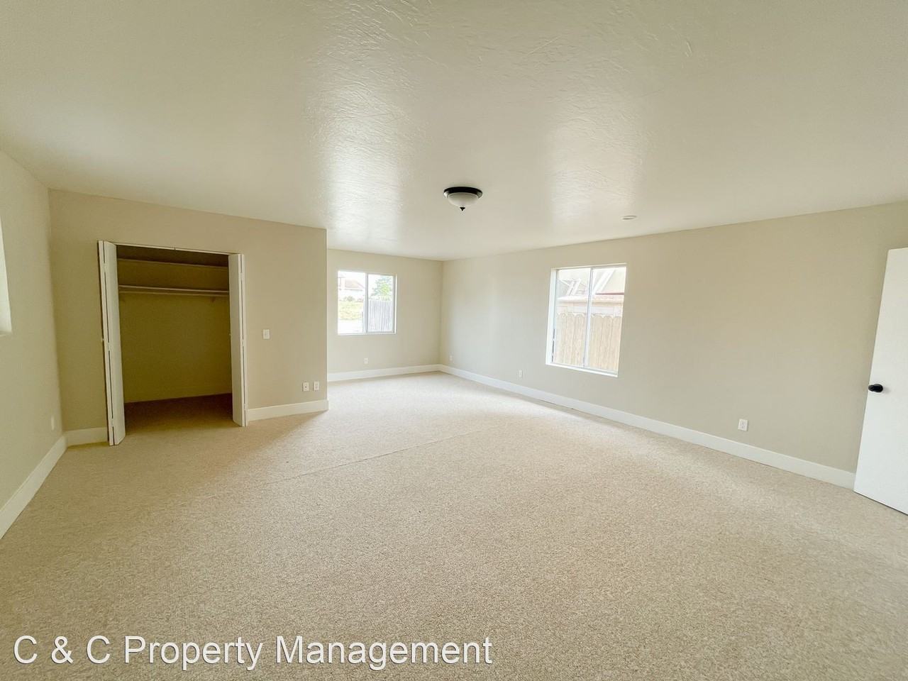 11580 Preston St - Photo 3 of 19