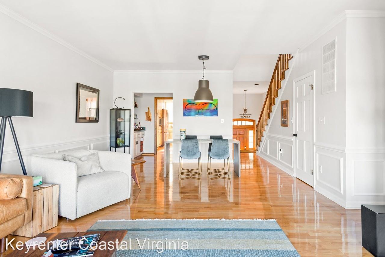 102 Commerce St - Photo 2 of 33