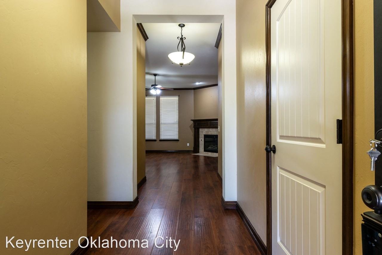 2405 Sw 138th St - Photo 2 of 25