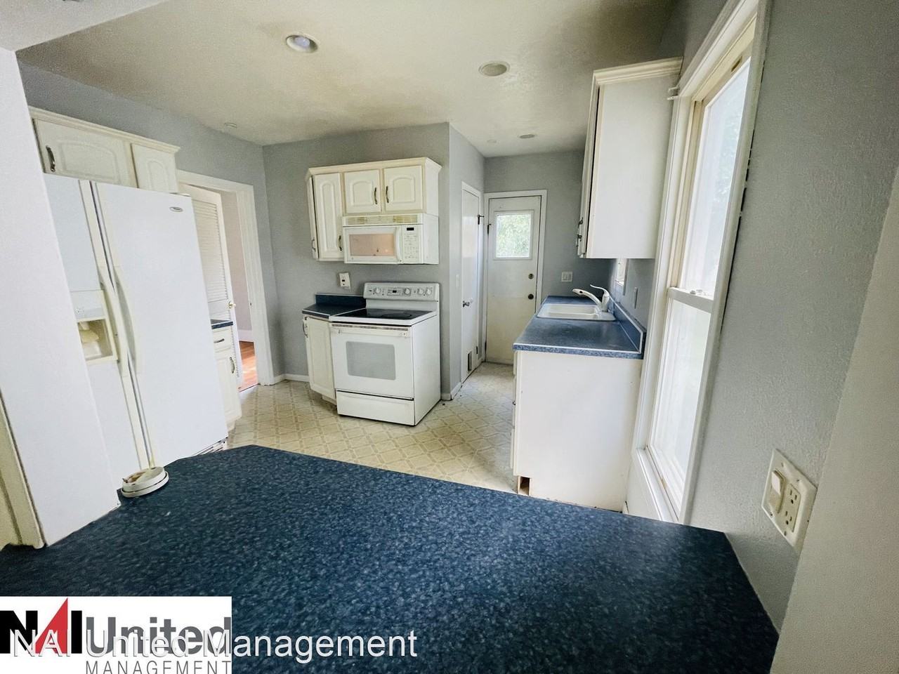 1318 S Saint Aubin St - Photo 3 of 7