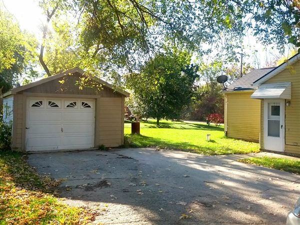 3447 Marion Blvd - Photo 2 of 6