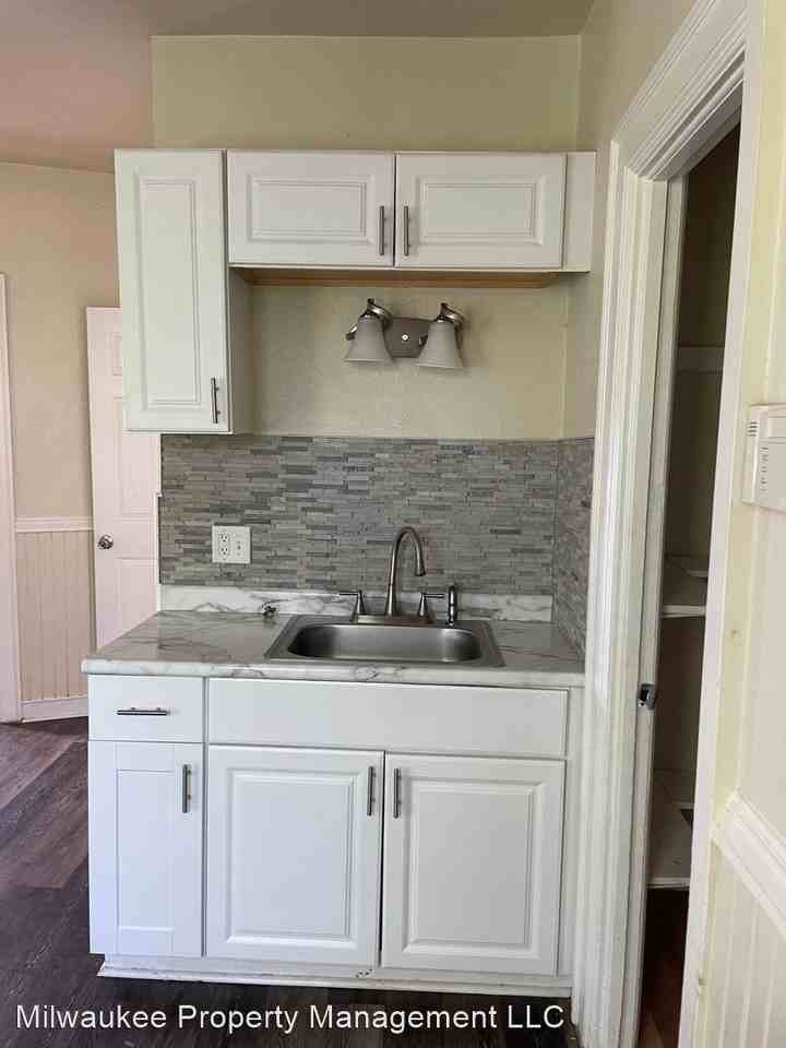 324 East Chambers Street - Photo 3 of 9