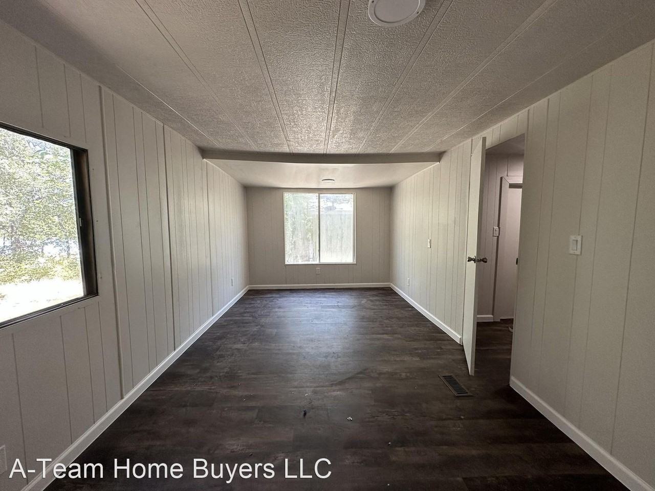 636 Lakeshore Dr - Photo 2 of 13