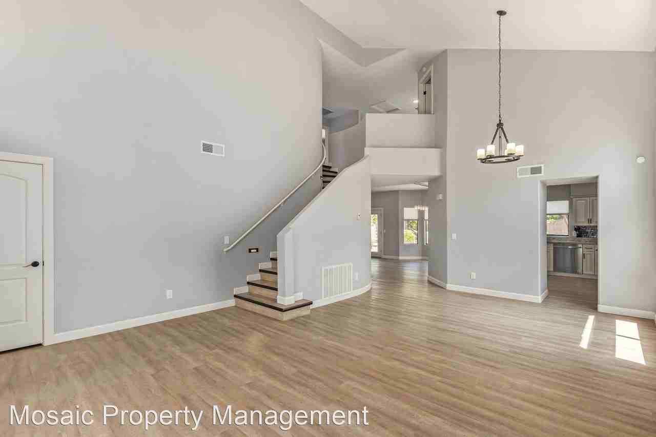 19205 N 39th Pl - Photo 2 of 31