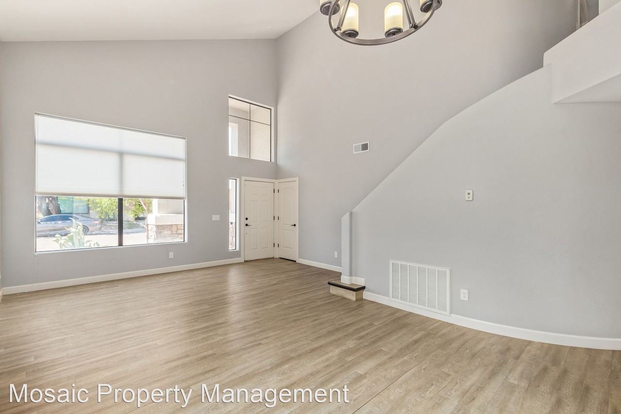 19205 N 39th Pl - Photo 3 of 31