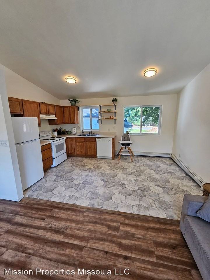 825, 829 Sherwood - Photo 2 of 10