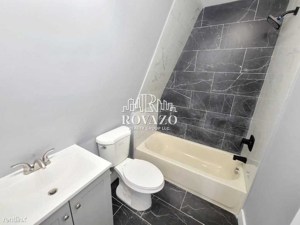 262 Ridge St - Photo 2 of 4