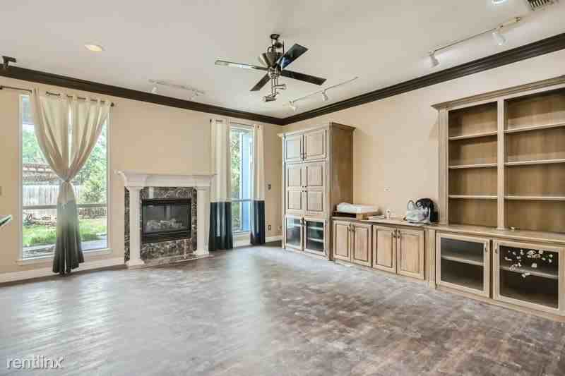 2859 Fairway Dr - Photo 2 of 18