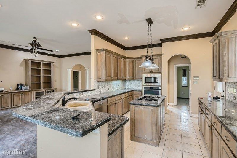 2859 Fairway Dr - Photo 3 of 18