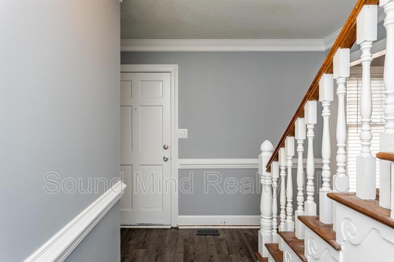 1719 Centre St W - Photo 3 of 50