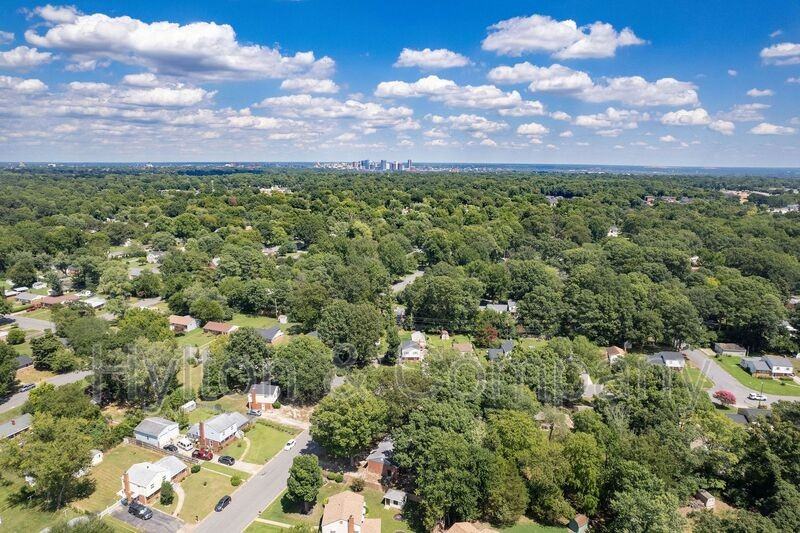 5405 Larrymore Rd - Photo 2 of 36