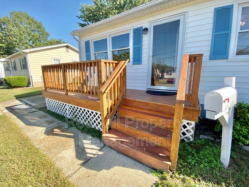 1006 73rd St - Photo 2 of 17