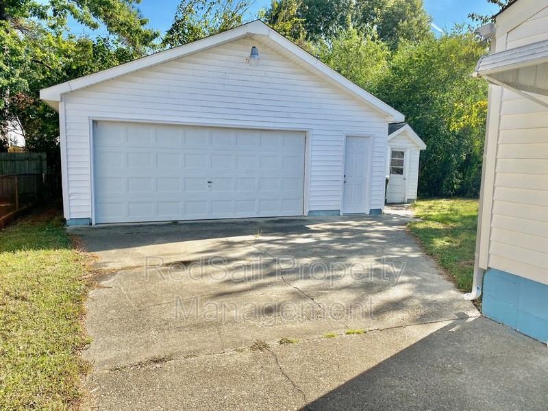 1006 73rd St - Photo 3 of 17