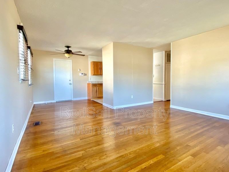 1006 73rd St - Photo 4 of 17