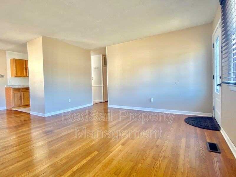 1006 73rd St - Photo 5 of 17