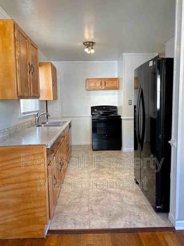 1006 73rd St - Photo 7 of 17