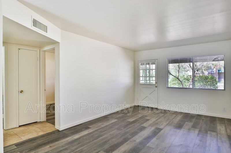 2323 S College Ave #5 - Photo 3 of 14