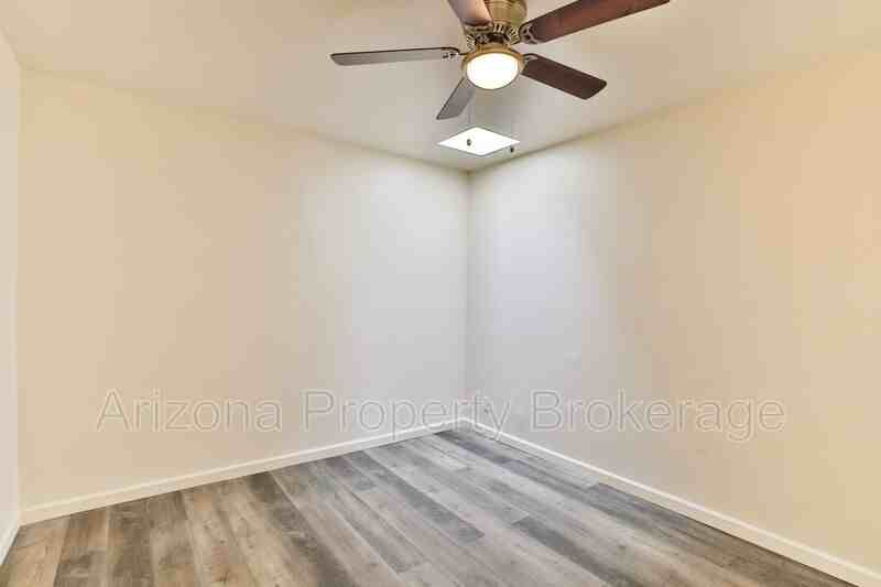 2323 S College Ave #5 - Photo 5 of 14