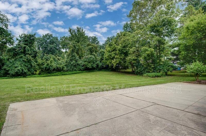 11 Shenandoah Dr - Photo 2 of 16