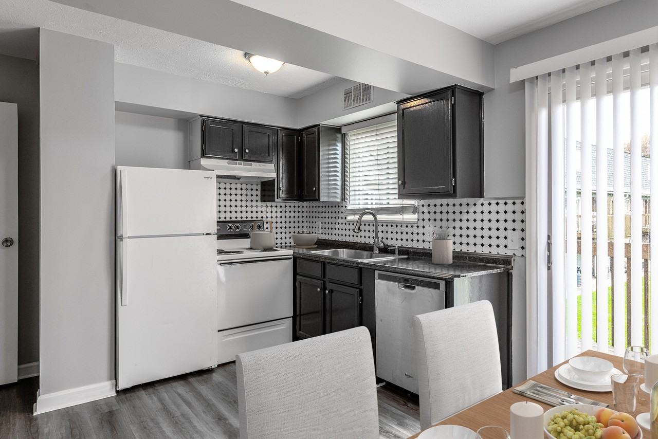 Centre Court Townhomes - Photo 7 of 48