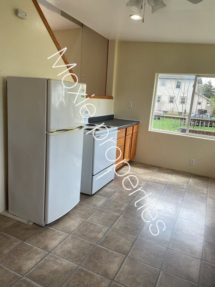 188 S West St - Photo 2 of 13