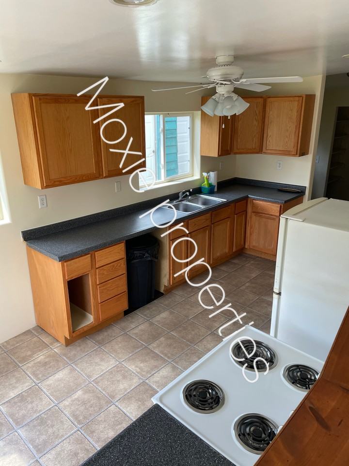 188 S West St - Photo 3 of 13