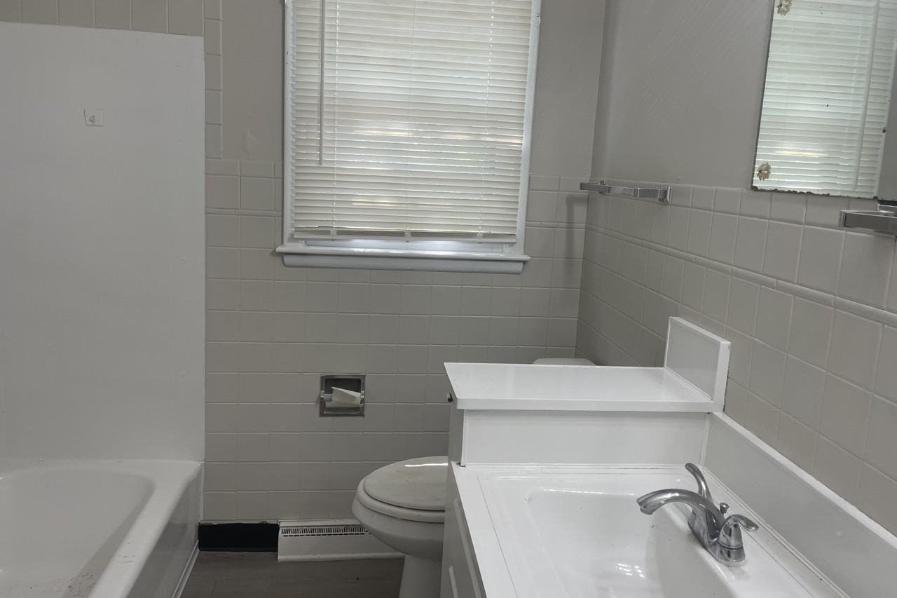 2021 Sw Mission Ave - Photo 2 of 5