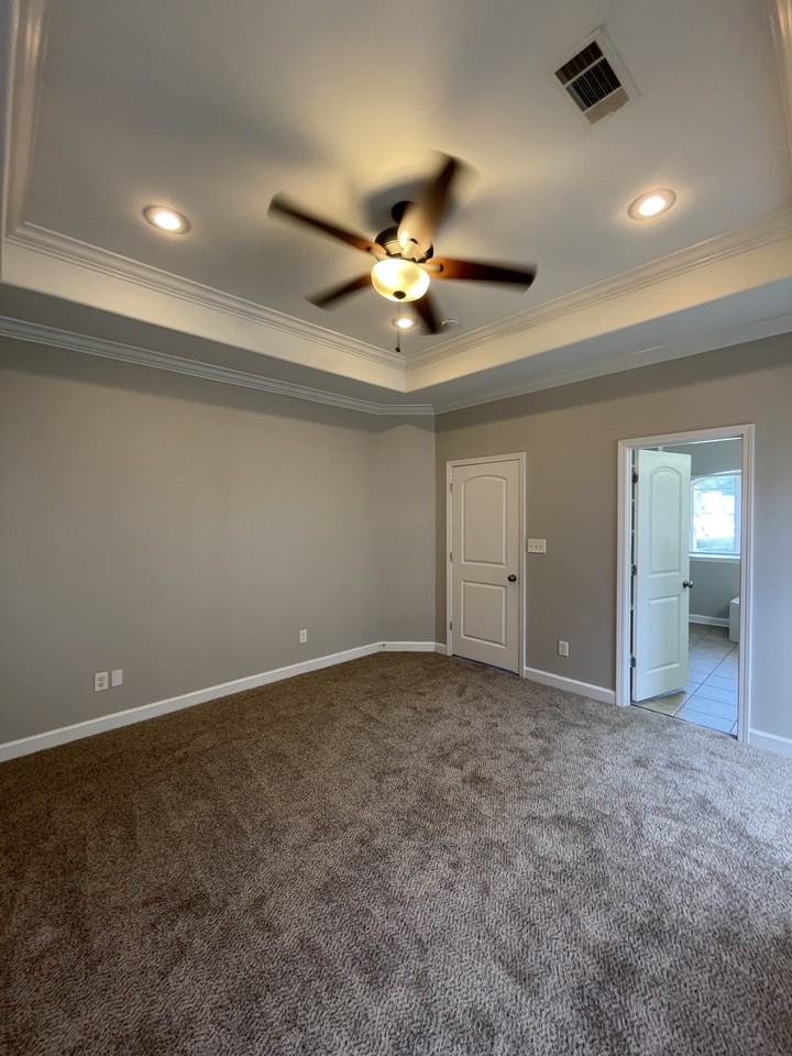 32 Springtree Cir - Photo 3 of 9