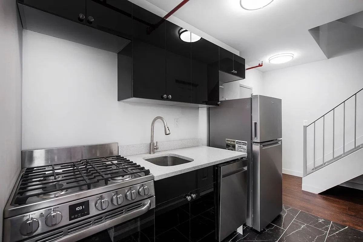 165 Attorney St #5C - Photo 5 of 6