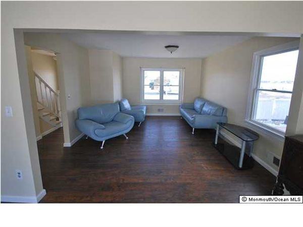 89 Captains Dr - Photo 2 of 6