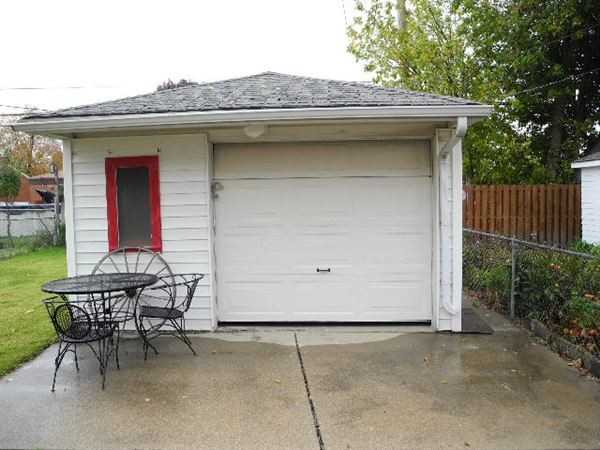 15542 Euclid Ave - Photo 3 of 9