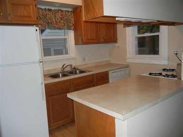 422 Elmhurst Ave - Photo 3 of 11