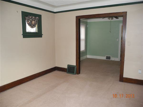 113 E Henry St - Photo 2 of 9