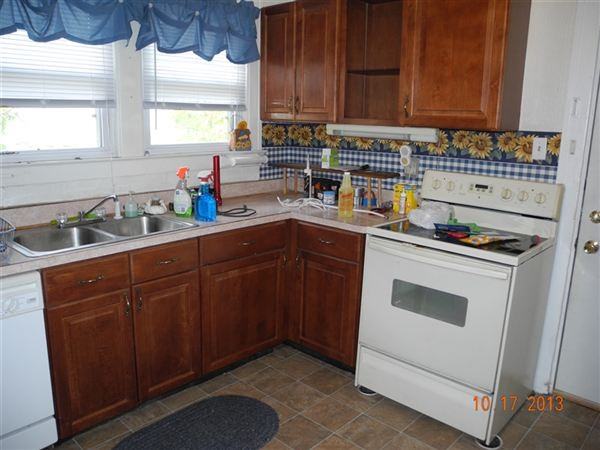 113 E Henry St - Photo 3 of 9