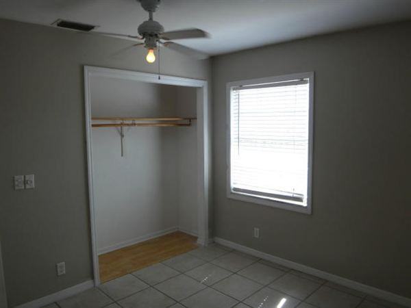 3629 SE 2nd Ct - Photo 3 of 6