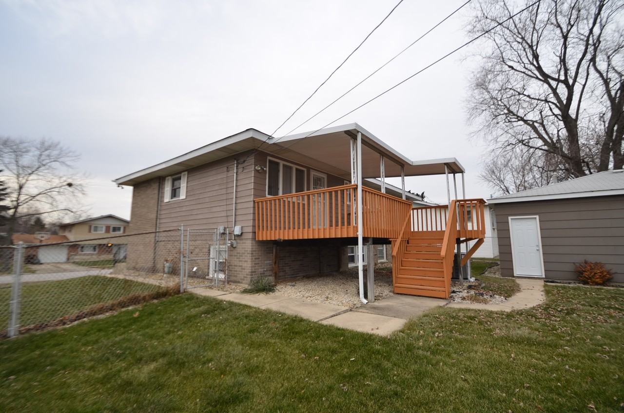 14843 Parkside Ave - Photo 2 of 9