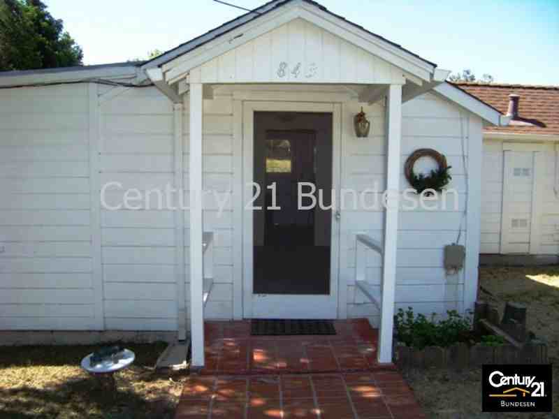 843 Chapman Ln - Photo 2 of 15
